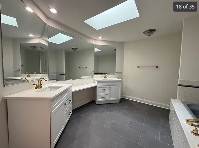 Building Photo - 3706 N Wilton Ave