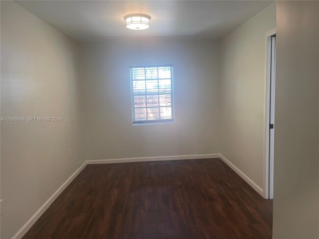 Building Photo - 554 NE 74th St