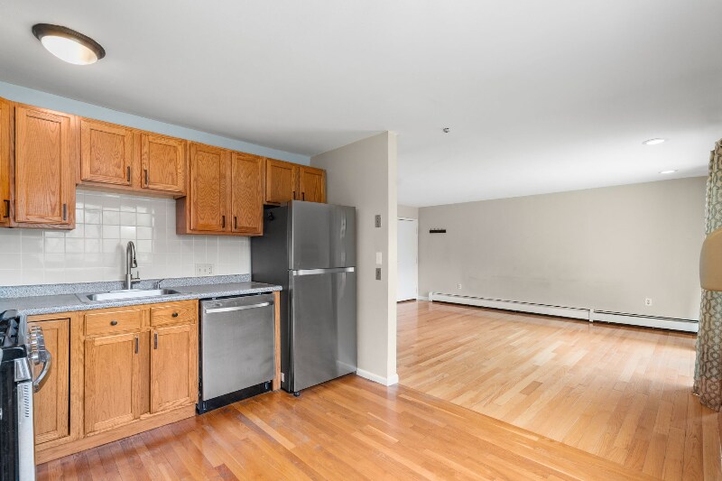 Building Photo - 28 Fernview Ave