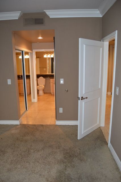 Building Photo - Meridian - Unfurnished 1 Bed|1 Bath Luxury Condo with Main Pool View.