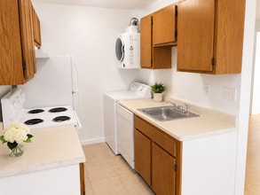 Building Photo - 2026 Move-In Special – Get a $500 Lease Signing Bonus! Cozy 1-Bedroom Apartment in Southeast DC w...