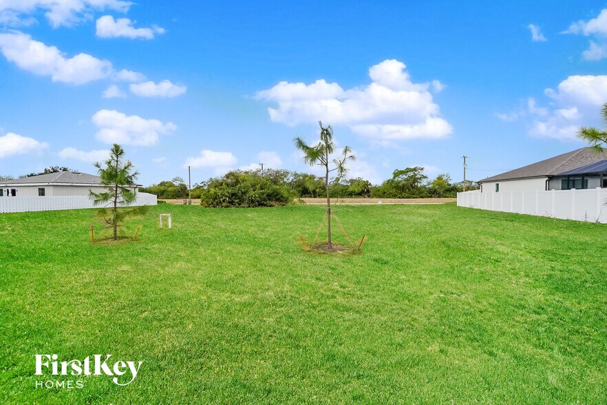 Building Photo - 2204 NE 22nd Pl