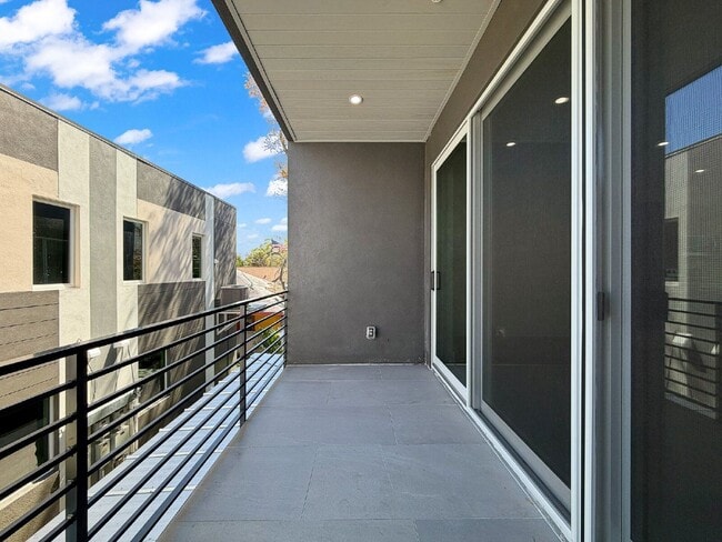 Building Photo - 342 14th St N