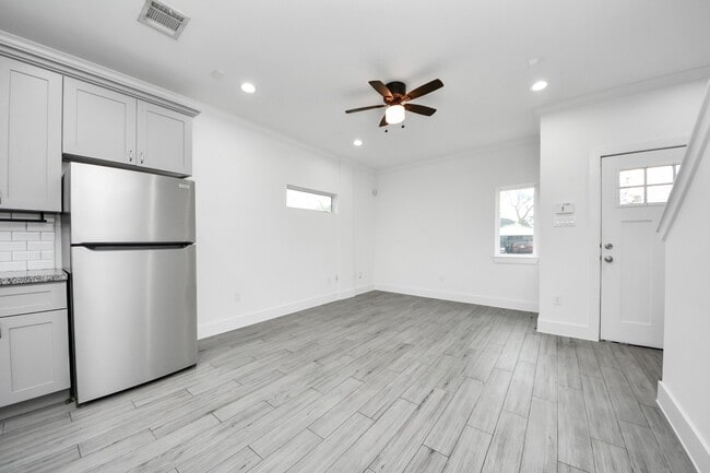 Building Photo - 8305 Prairie View Dr