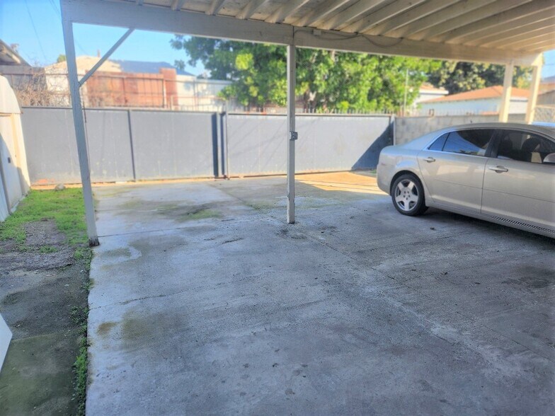 Building Photo - 1241 E 80th St