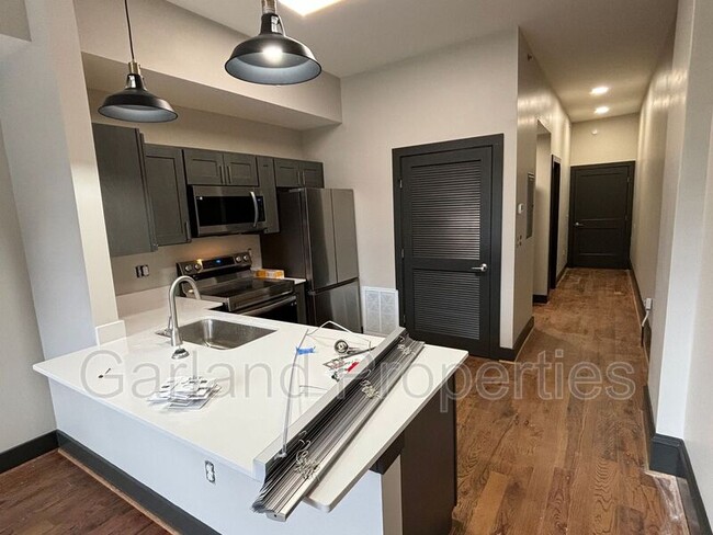 Building Photo - 73 W Main St