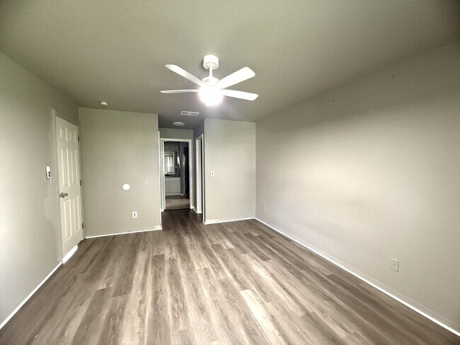 Building Photo - FIRST MONTH'S RENT FREE! STUNNING 4/2/2 IN NW CAPE!