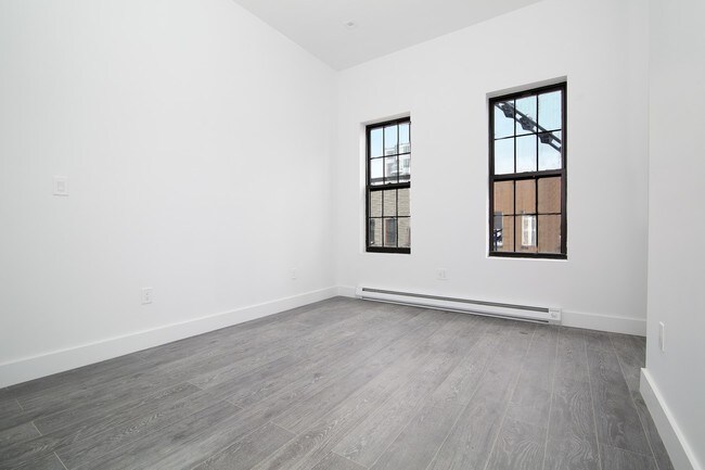 Building Photo - 967 Willoughby Ave