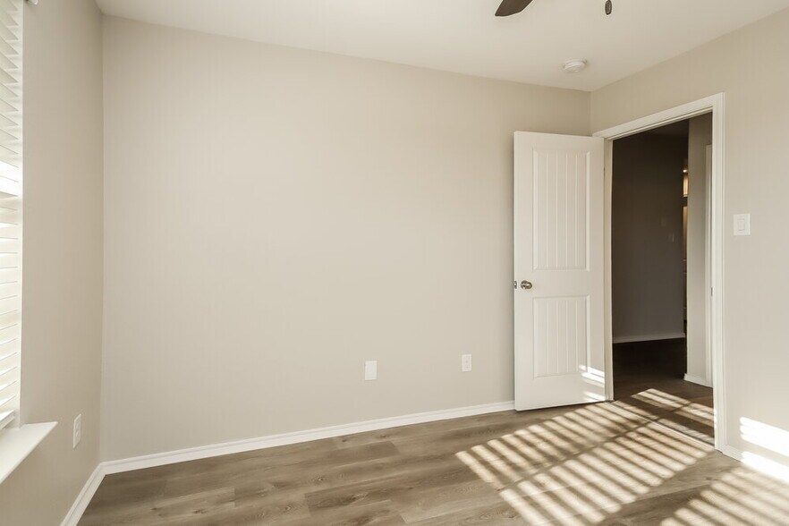 Building Photo - 8102 Rose Petals Ln