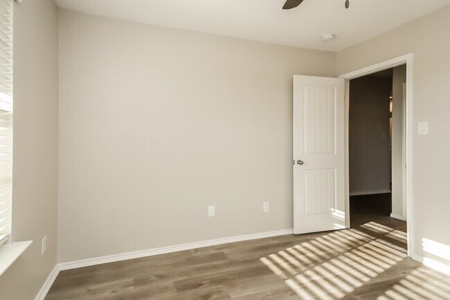 Building Photo - 8102 Rose Petals Ln