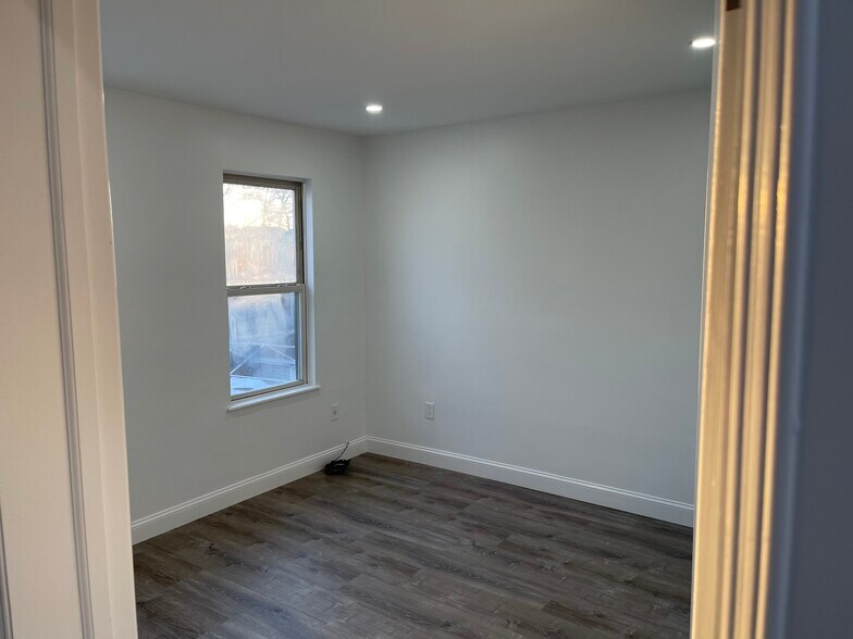 Building Photo - 7856 76th St