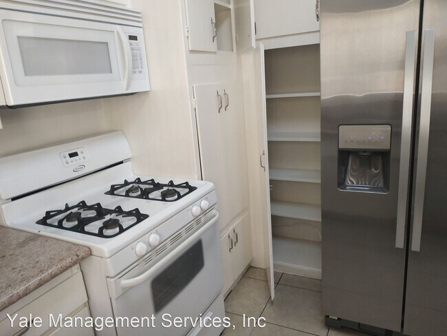 Building Photo - 18553-18563 Clark St