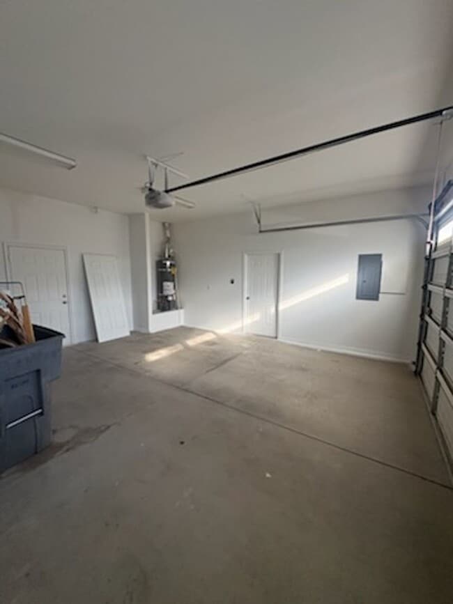 Building Photo - 3 Bedroom Townhome At Sky Ridge Community In Hurricane