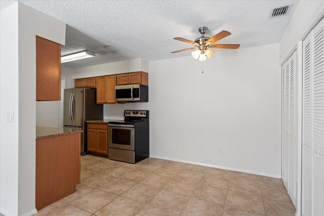 Building Photo - 3902 NW Cinnamon Tree Cir