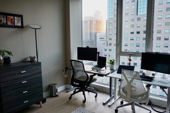 Guest bedroom / office - 631 Folsom St