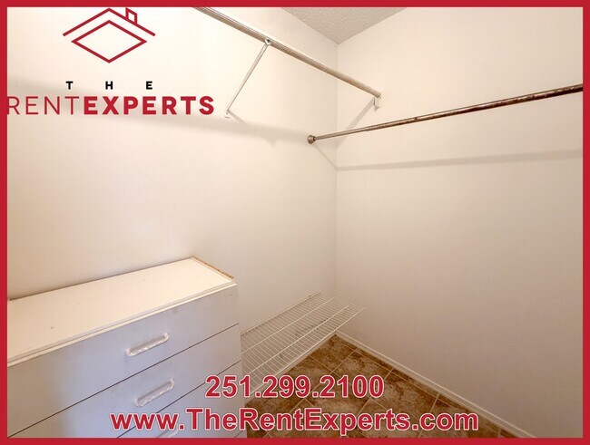 Building Photo - 7210 Ashmoor Dr N