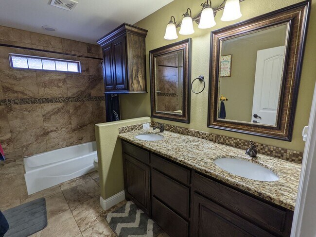Building Photo - 4320 Springwood Dr