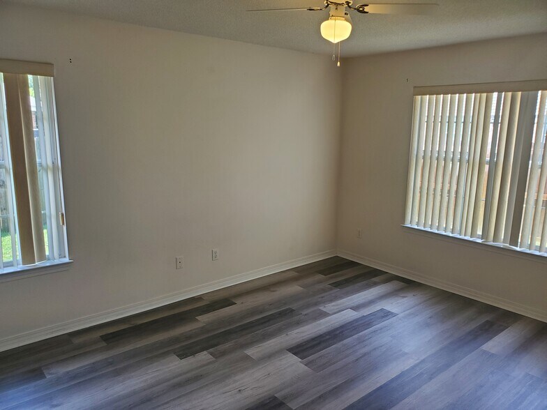 Master Bedroom - 355 Currant Trce