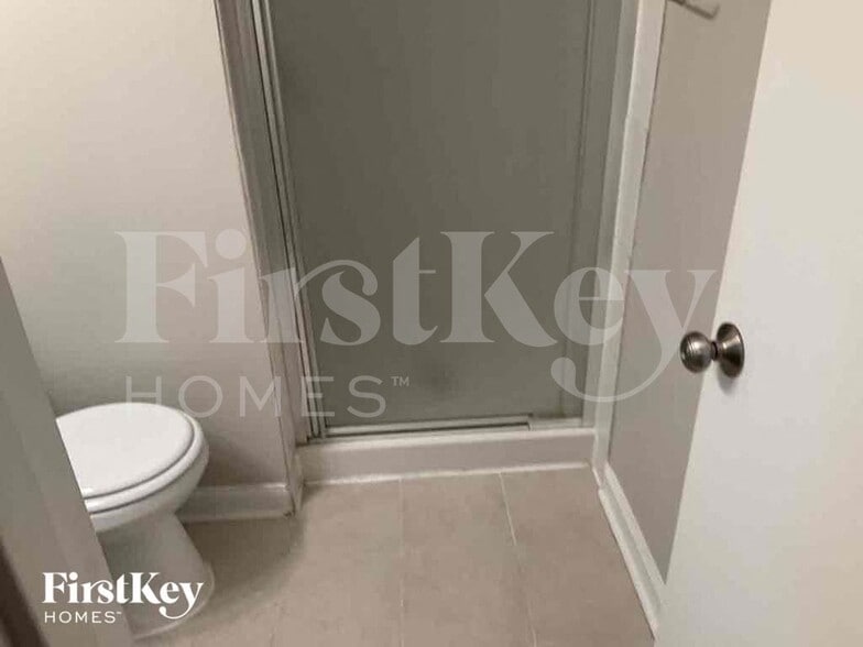 Building Photo - 1745 Pinebluff Ln