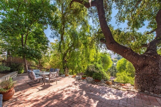 Building Photo - 5734 Fairview Pl