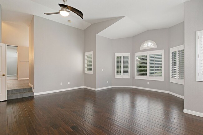 Building Photo - Large Beautiful Home in the Missions