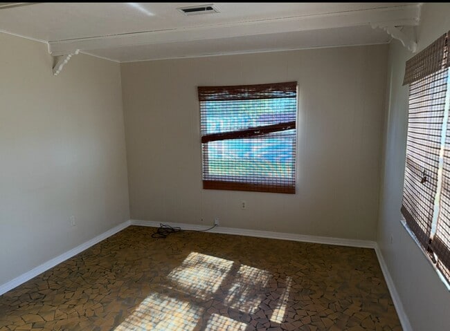 Building Photo - 3 Bedroom - 2 Bath - 2 Car Garage - Fenced Yard