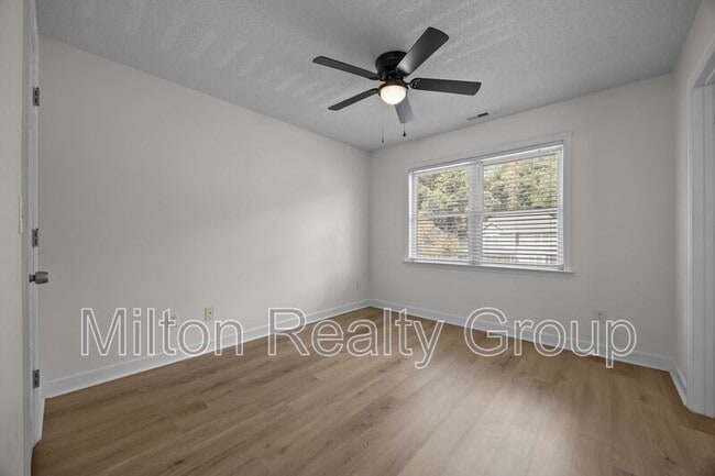 Building Photo - 107 Laura Ln