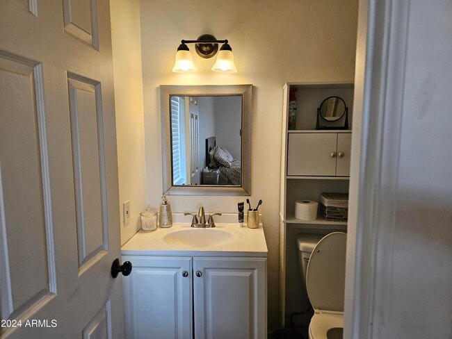 Building Photo - 1042 W Ocotilla St