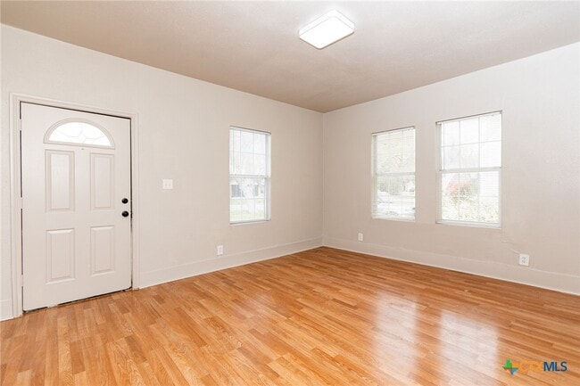 Building Photo - 905 N 9th St