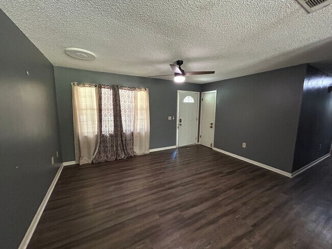 Building Photo - 3-Bedroom Home in Williston