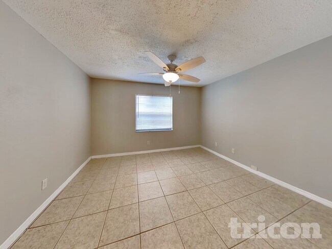 Building Photo - 818 Tarawood Ln