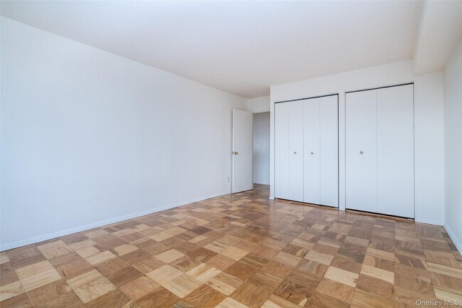 Building Photo - 125 Lake St