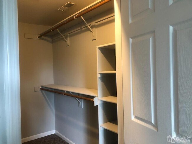 Building Photo - 1413 Ravens Crest Dr