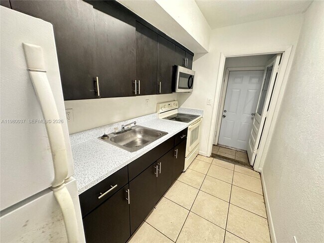 Building Photo - 148 NW 14th Way