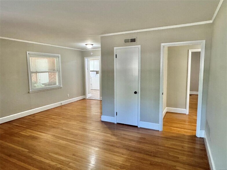 Building Photo - 929 Parkwood Dr