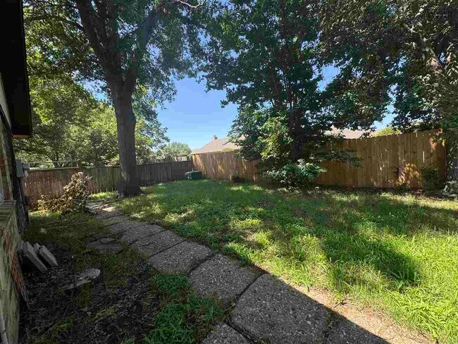 Building Photo - 3002 Cromwell Ave