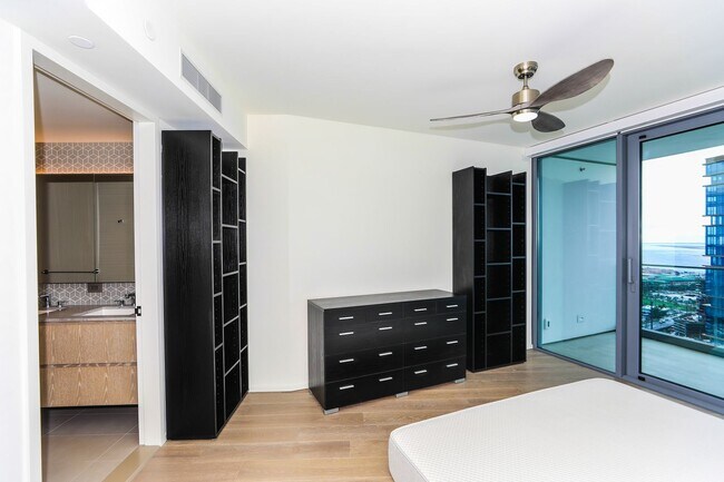 Building Photo - KOULA 2b2b1pkg Ready to Move In!