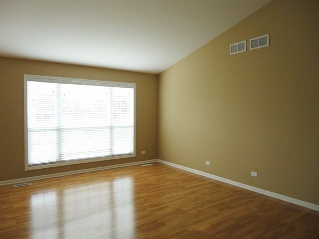 Building Photo - 546 Lakeview Dr