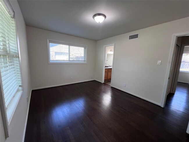 Building Photo - 9602 Fairdale Ln