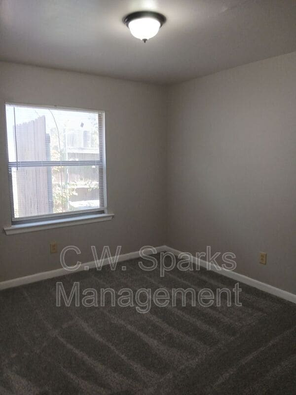 Building Photo - 635 Highfall Dr