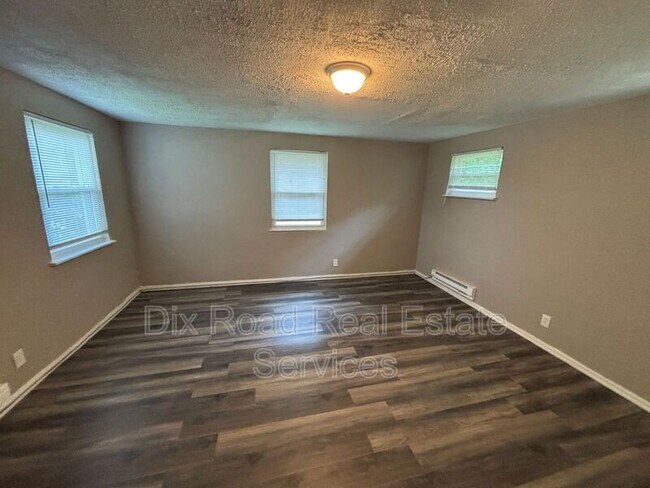 Building Photo - 545 Rockdale Ave