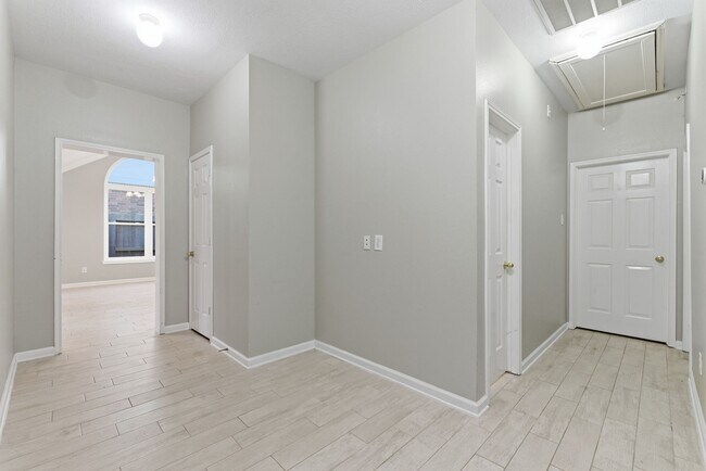 Building Photo - 7215 Bristol Ridge Dr