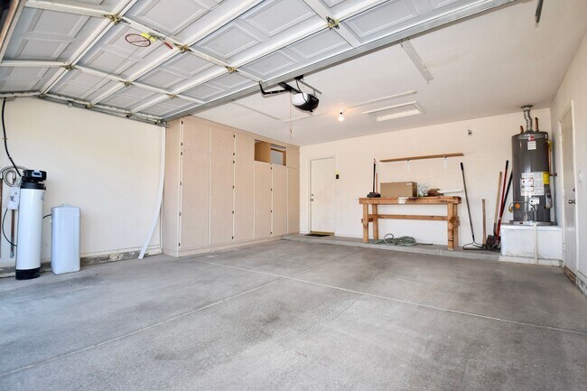 Building Photo - Excellent 4 bed 2 bath Ahwatukee Home!