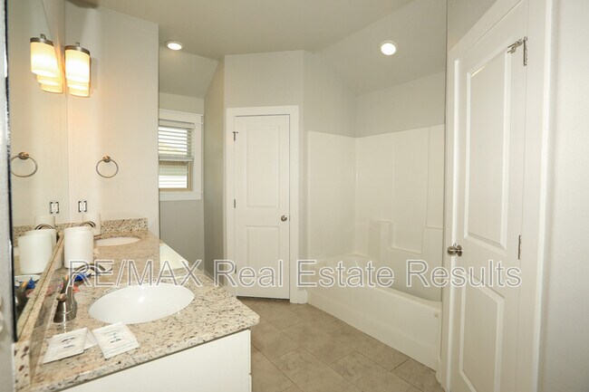 Building Photo - 2101 E Endura Pk Dr