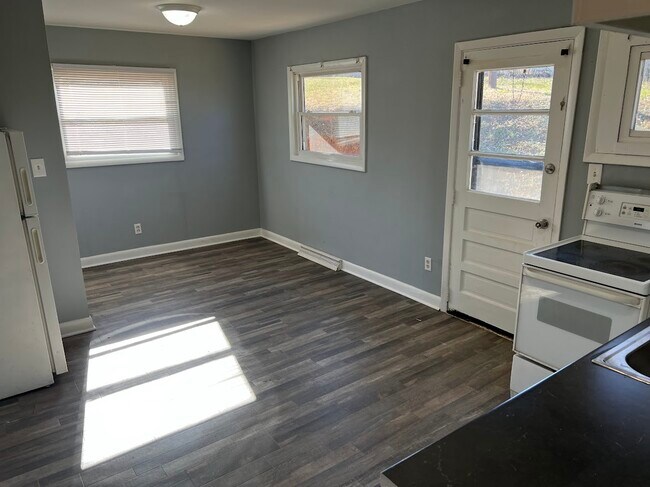 Building Photo - 514 Merritt Dr