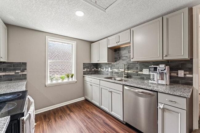 Building Photo - Furnished, short-term rental just blocks from KU Med available now!