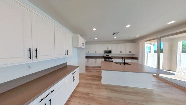 Building Photo - 1627 Vlg Grn Wy