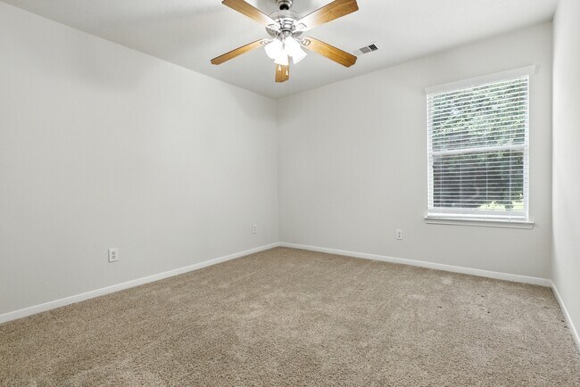 Building Photo - 18607 Camellia Dale tr