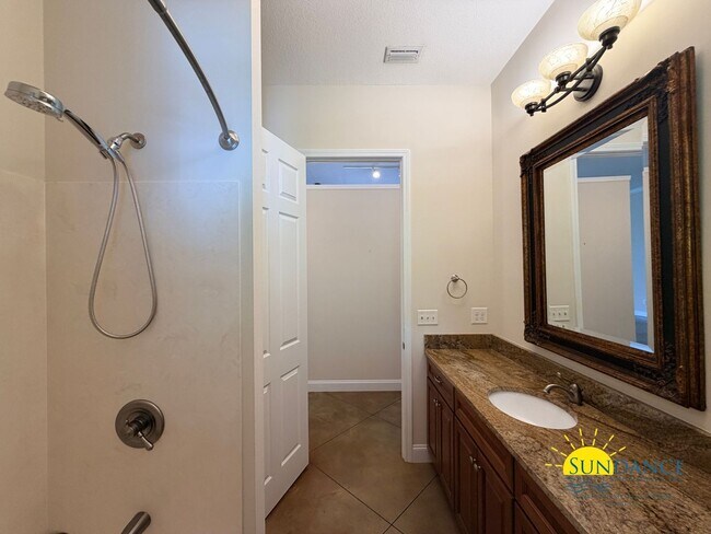 Building Photo - 249 Beachview Dr NE