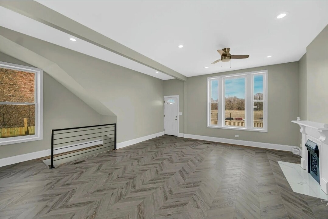 Building Photo - 5626 S Wells St